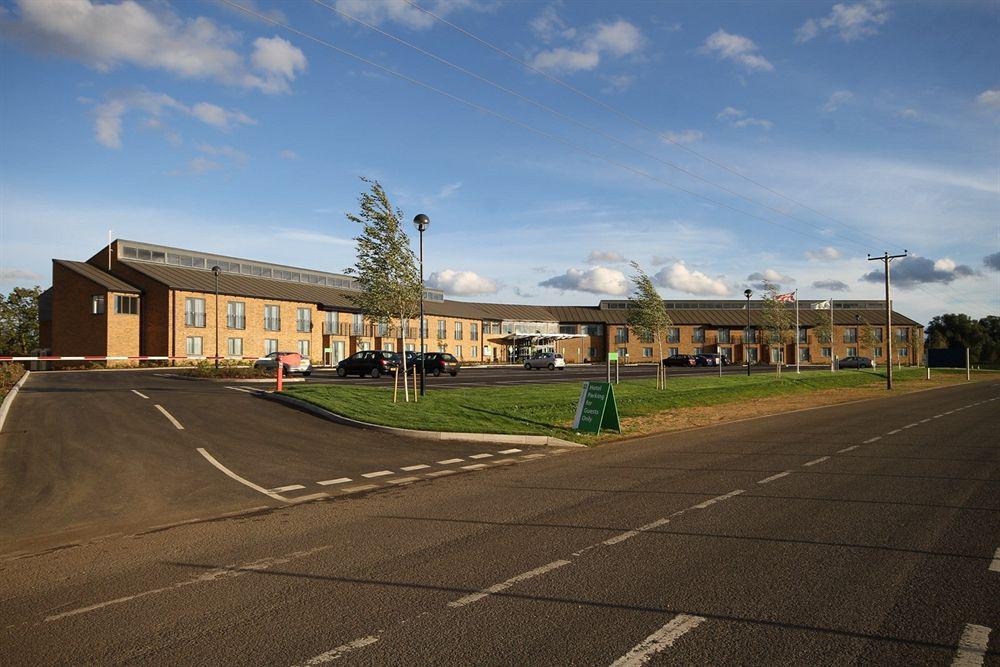 Holiday Inn Huntingdon Racecourse, An Ihg Hotel Exterior photo